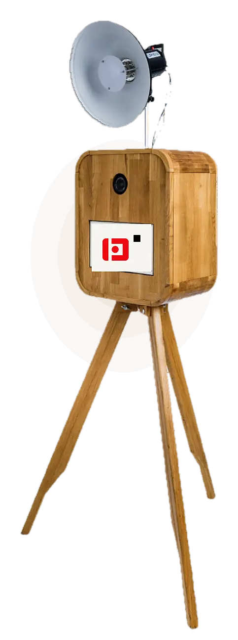 Drewniana fotobudka na wesele – Nieznani Studio