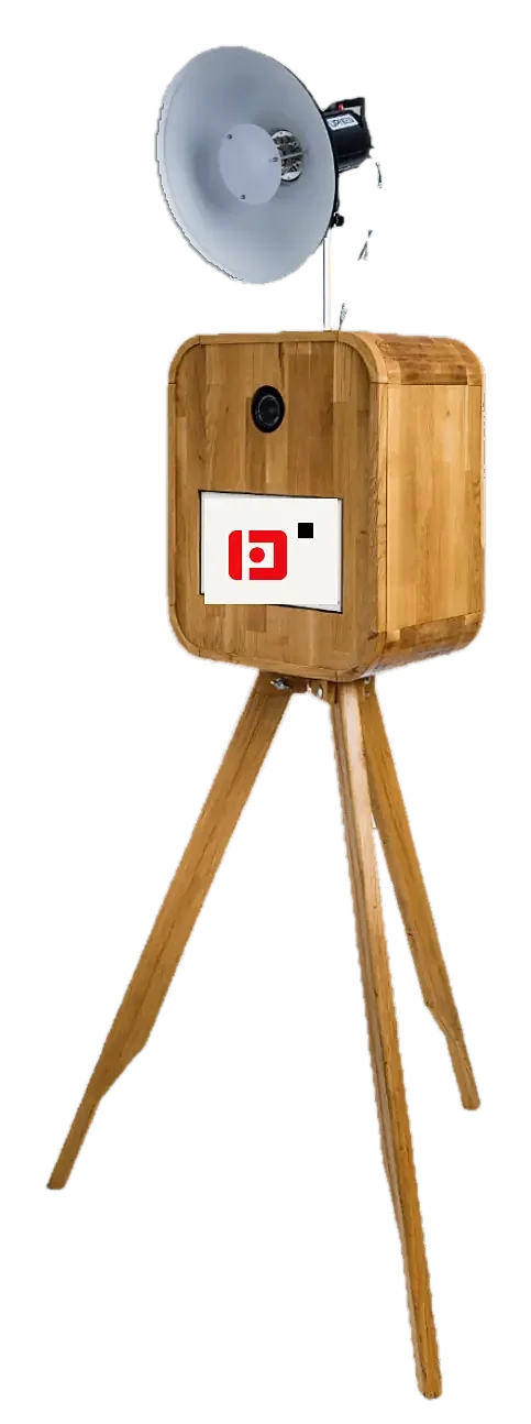 Drewniana fotobudka na wesele – Nieznani Studio